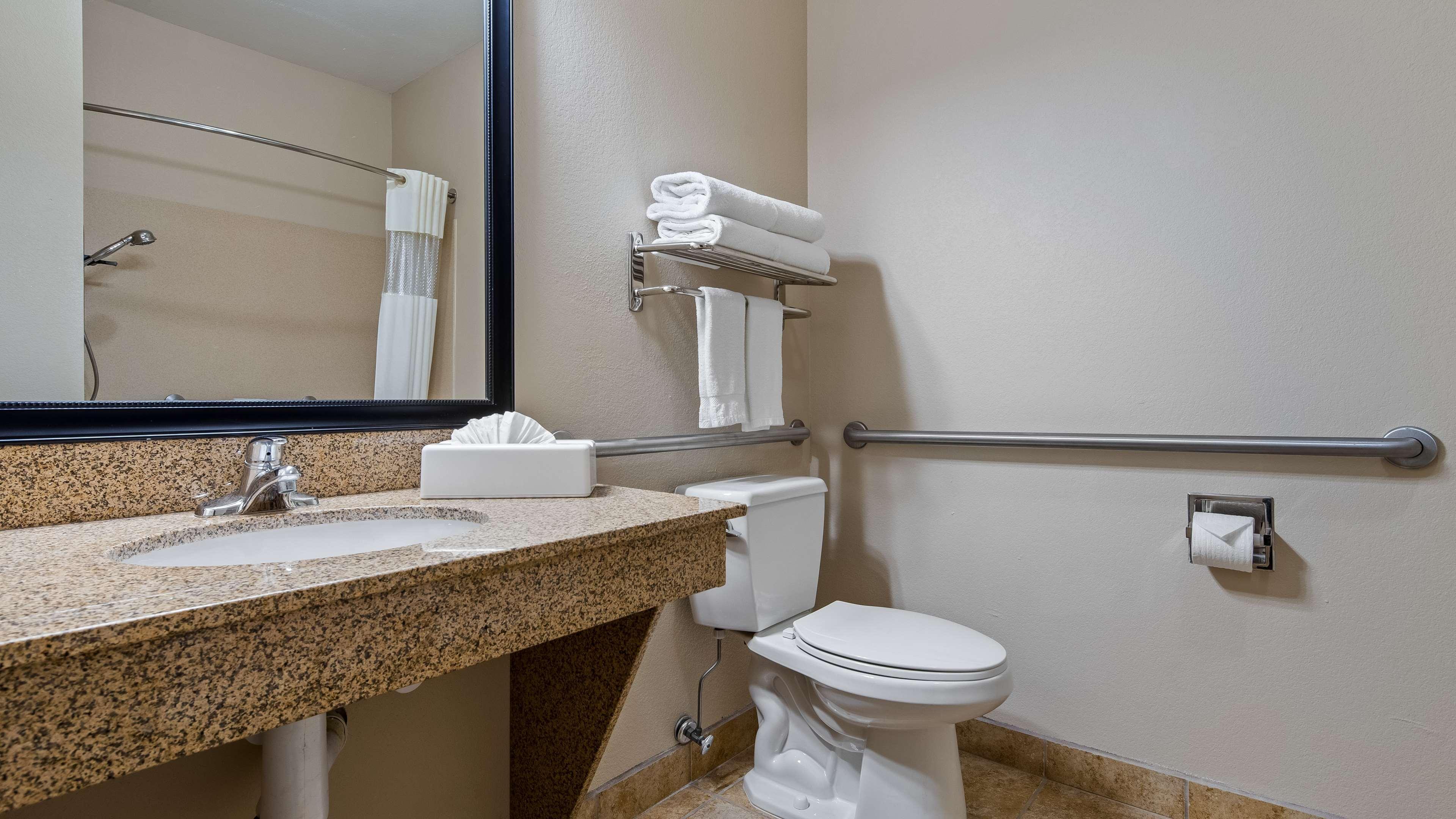 Hotel Western Eastgate & 3*