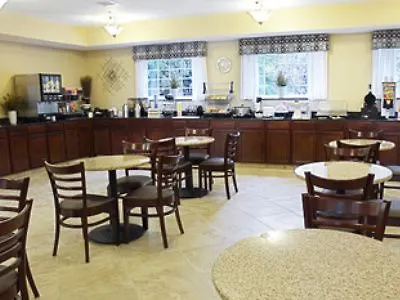 Best Western Plus Eastgate Inn & Suites 